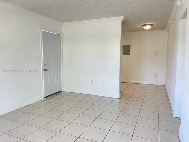 Photo - 16118 NE 21st Ave Unit 14