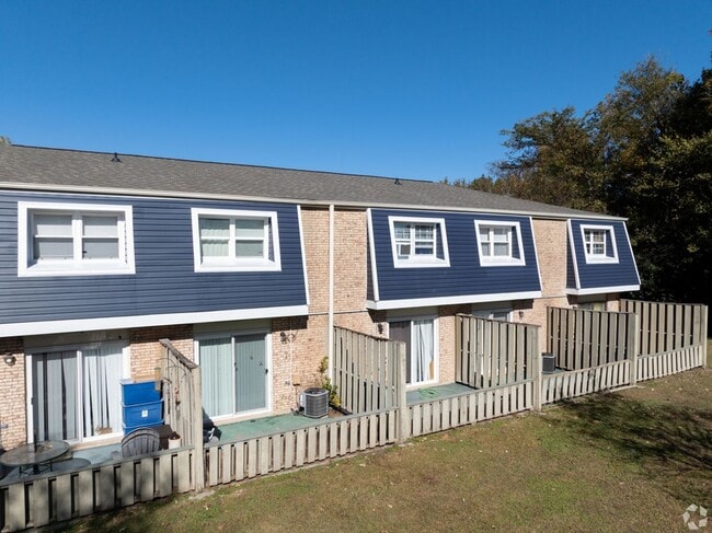 Beautiful Chesney Woods Townhomes