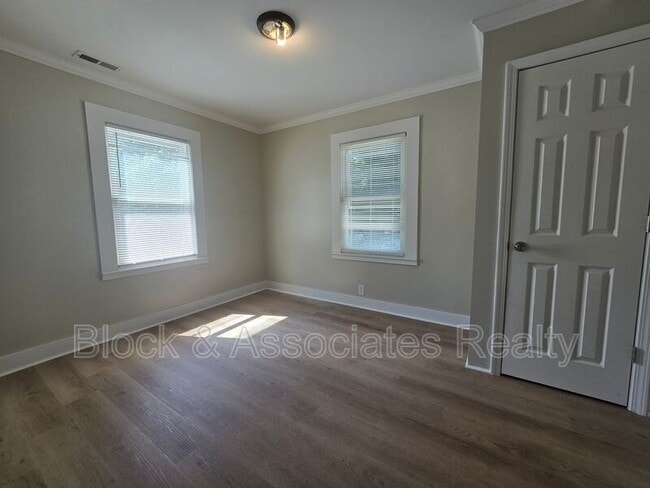 Photo - 330 Stratford Rd