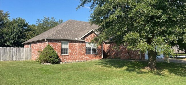 Photo - 143 Fox Run Cir