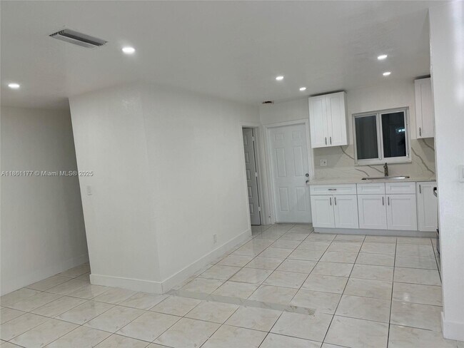 Photo - 732 SW 6th St Unidad 732