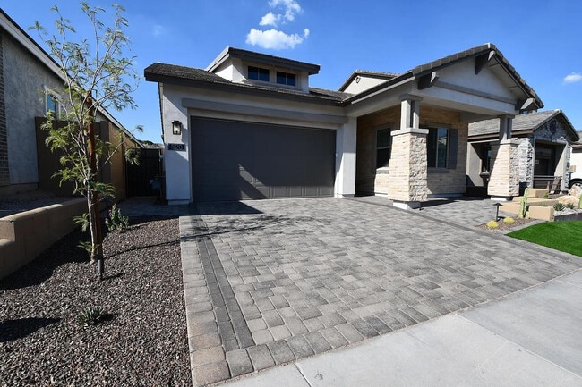 Building Photo - 820 E Ashurst Dr