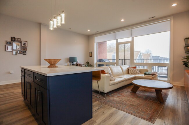 2402 W Carmen Ave Unit 3