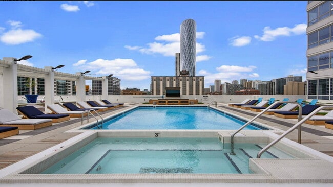 Photo - 230 S Halsted St