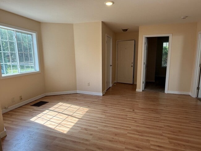 Building Photo - 1015 W Center St Unit #1 Main Floor