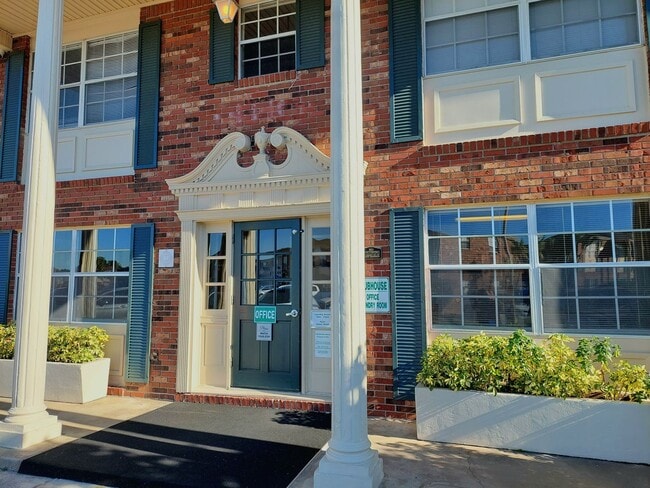 Photo - 1920 E Edgewood Dr