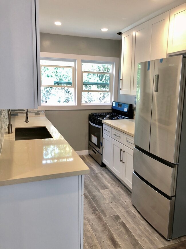 Photo - 1147 S Corning St