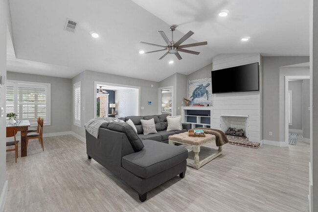 Photo - 374 S Shore Dr