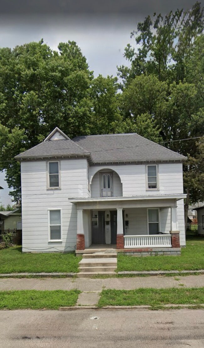 Building Photo - 822 1/2 W High St Rental