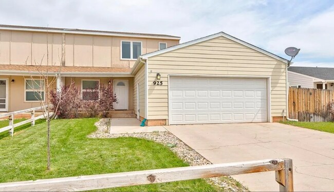 Photo - 925 E Person St Townhome