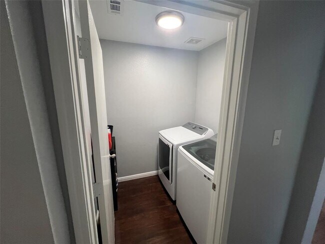 Photo - 2100 Boyer Dr