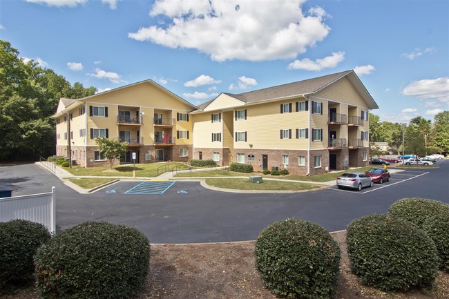 Photo - Lakecrest Apartments