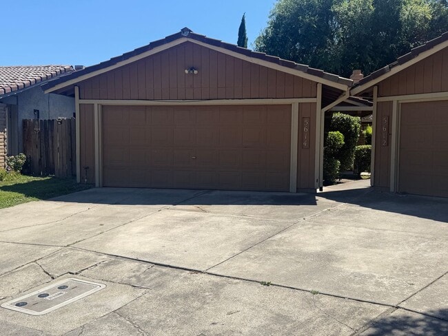 Photo - 3 Bed, 2 Bath Home with 2-Car Garage in Quail Lake Area