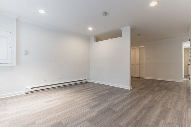 Building Photo - 1616 Corcoran St NW Unit 1