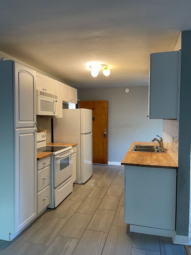 Lovely 2 bed 1 bath condo at Sunset Meadow... - Lovely 2 bed 1 bath condo at Sunset Meadow...