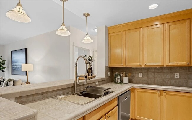 55 Williams Ave S