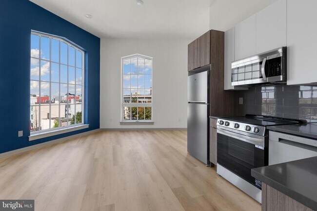 689 N Broad St Unit 204