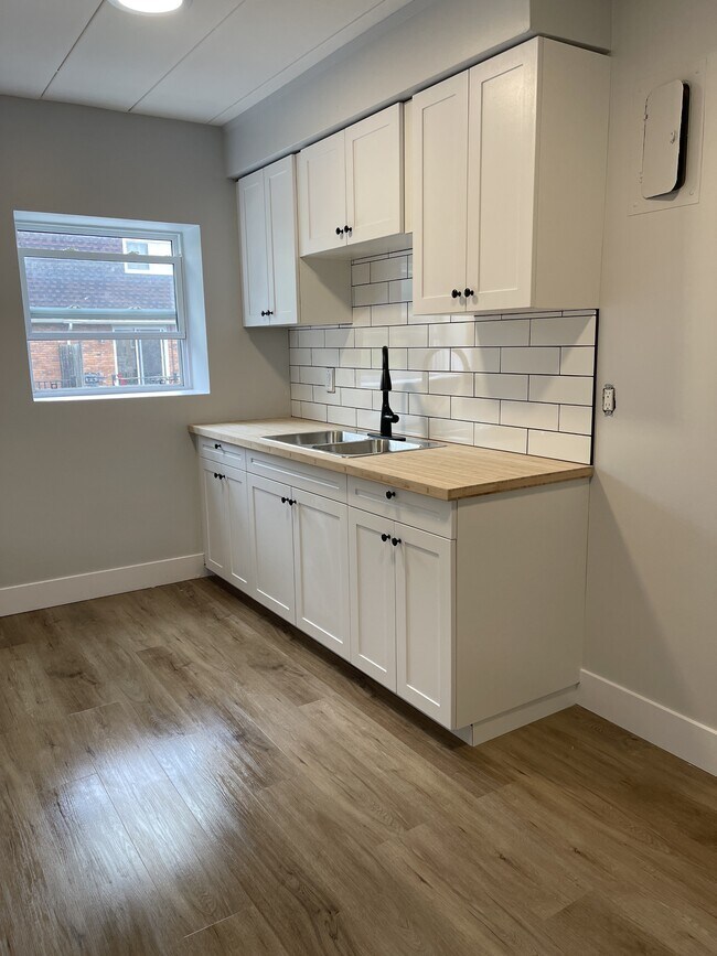 Photo - 301 Indian Rd S Unit 5