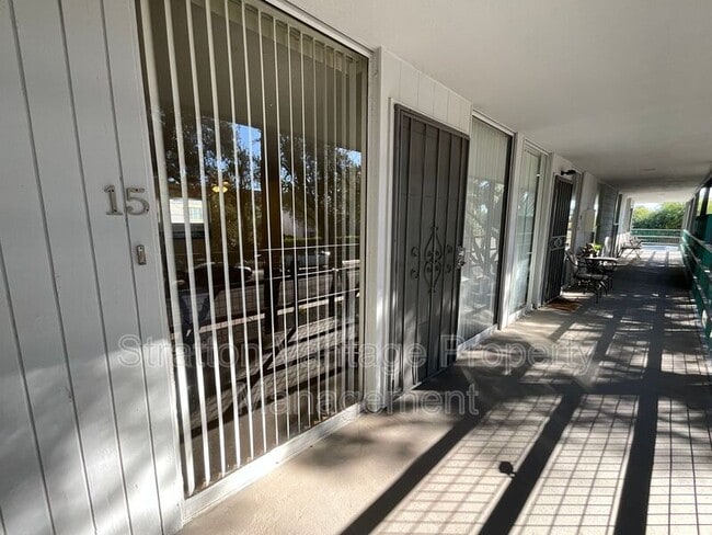 Building Photo - 6936 E 4th St Unit Apt # 15