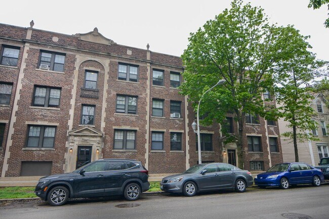 Building Photo - 3011 N Racine Ave
