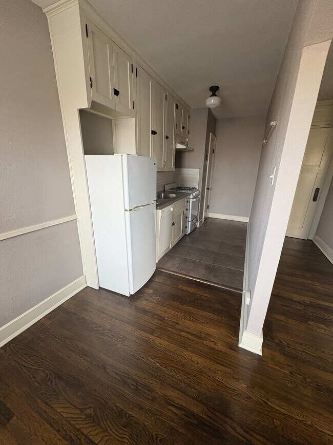 Photo - 1235 E Elm St Unit 1235