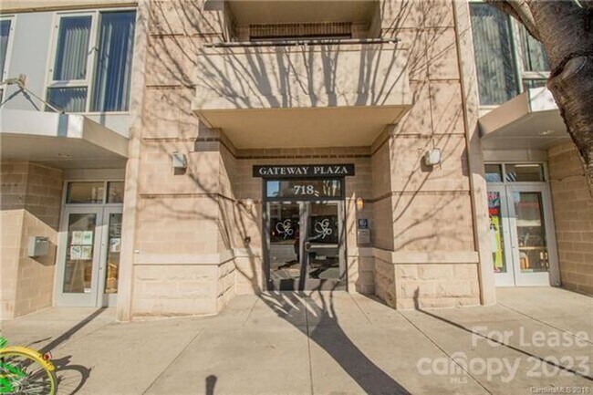 Photo - Uptown Condo! Unidad 302