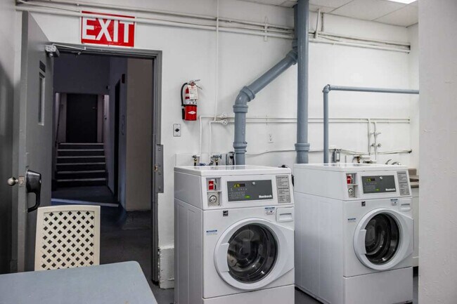 Photo - Island Manor Apartments