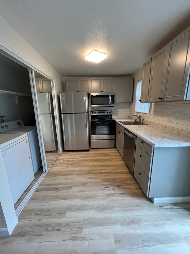 Photo - 6912 N Richmond Ave Townhome