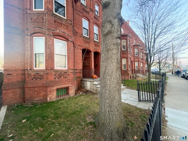 Building Photo - 99 William St Unit B