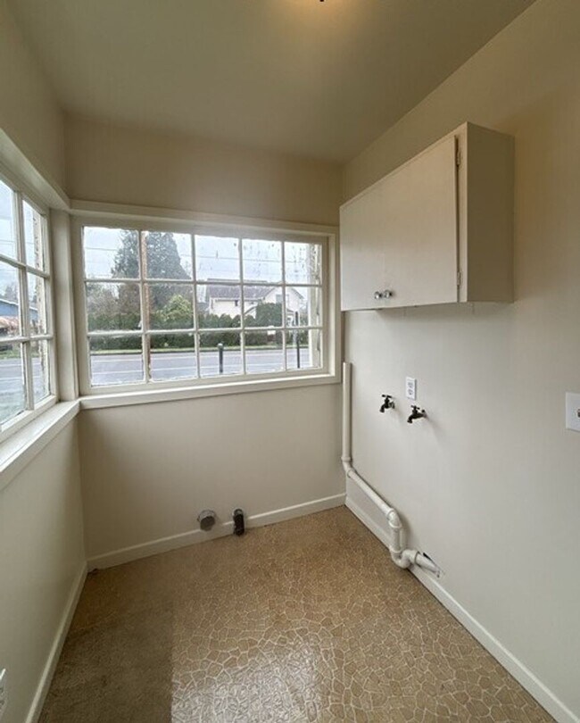 Photo - 4Bd/1Ba Two Story House - Available to View!