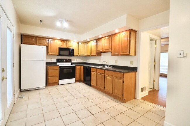 Photo - 2 Bedroom/2 Bath Townhouse near Stadium - ...