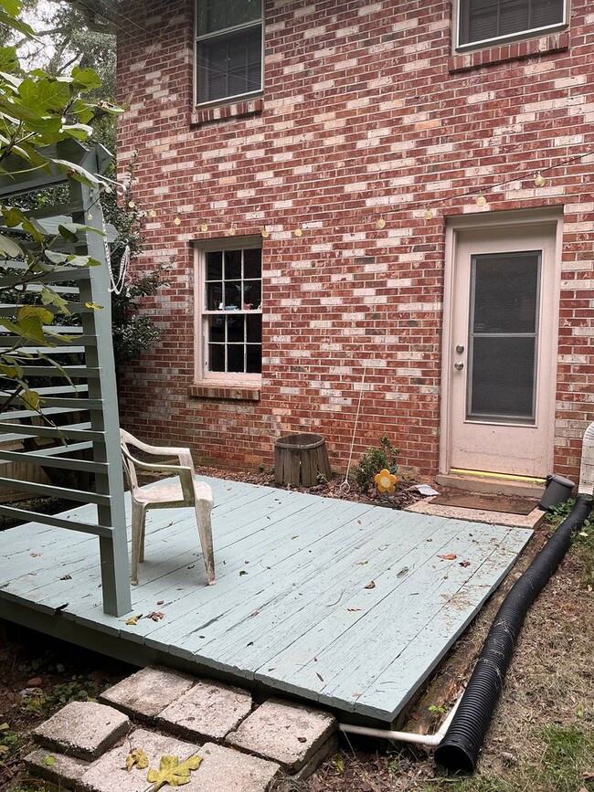 Photo - 1 Bedroom/1 bathroom Basement Apartment in...
