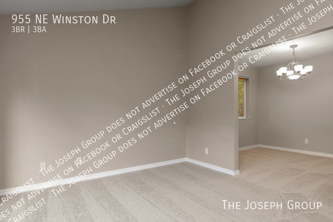 Photo - 955 NE Winston Dr