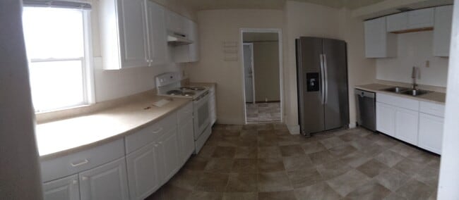 Photo - 1308 E Queen Ave