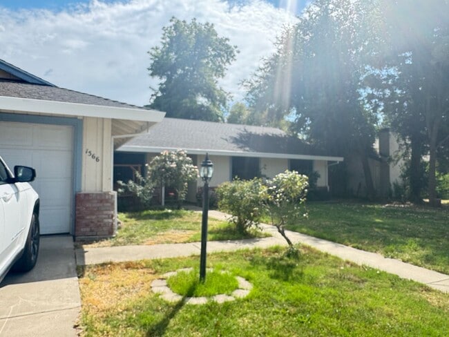 Building Photo - 3 bed 2 ba house- Yuba City