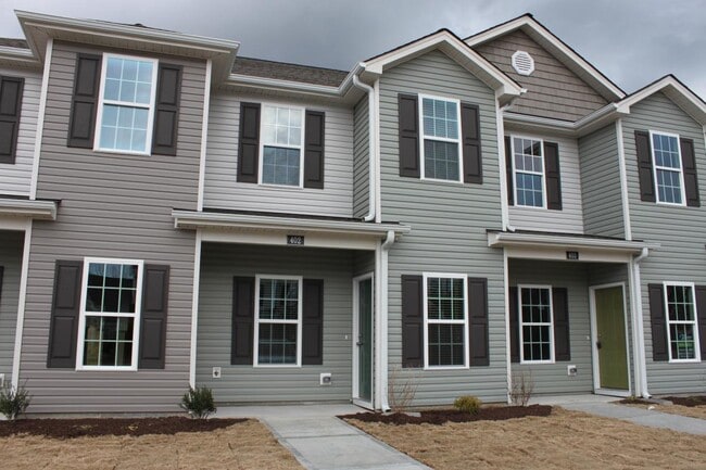 Building Photo - 2 Bedroom, 2.5 Bath Townhome in Creedmoor, NC