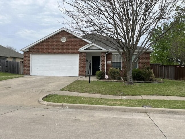 Building Photo - 3004 Elderberry Dr