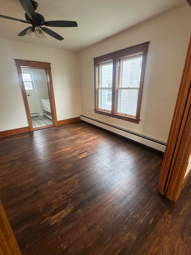 Photo - 549 E King St