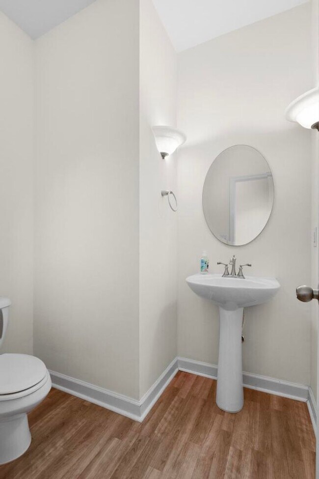 Photo - Adorable Dollhouse Home! Corner Lot!