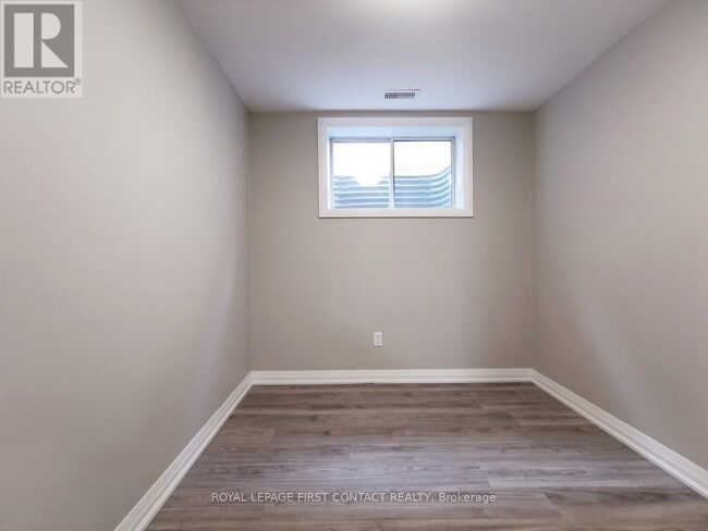 Photo - 193 Hanmer St E