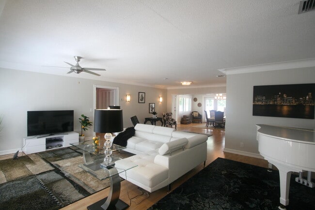 Photo - 503 SE 7th Ave