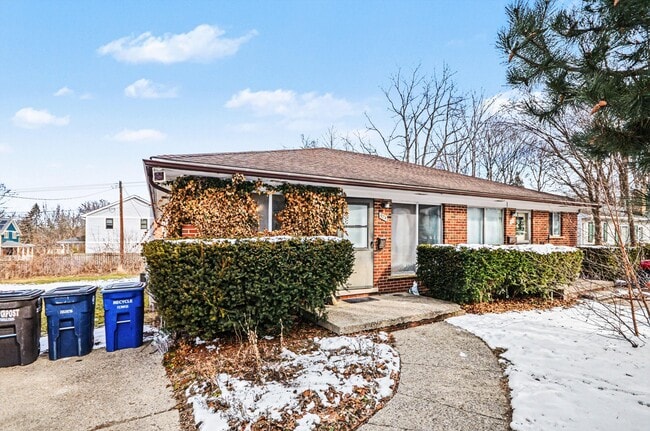 Photo - 924 Lutz Ave