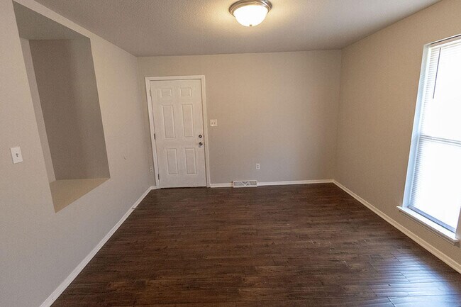 Photo - 1011 W Ash St