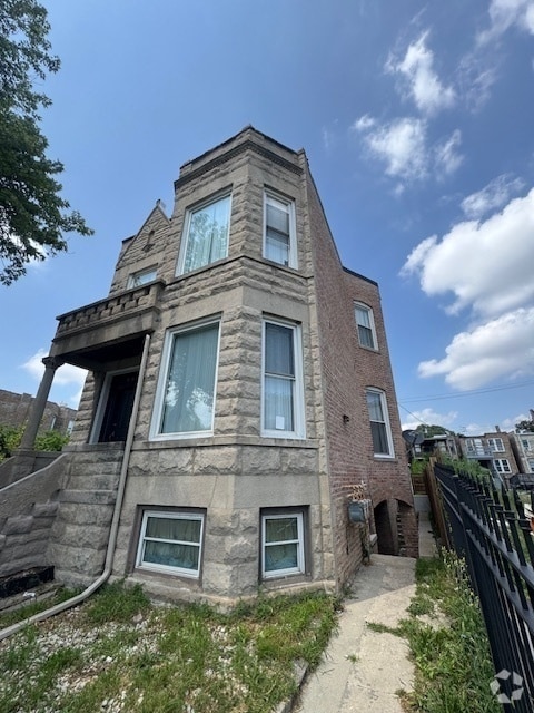 Building Photo - 4218 W Van Buren St Rental