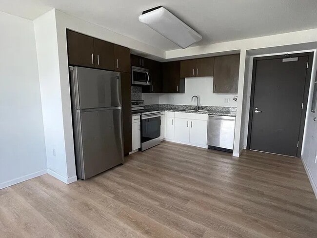 Photo - 988 Halekauwila St