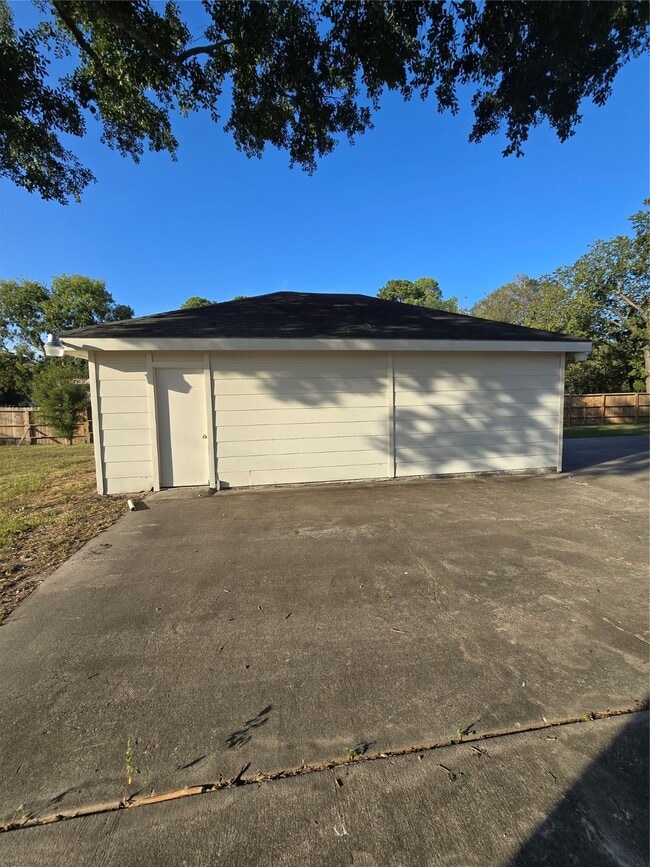 Photo - 11207 Iberia Dr