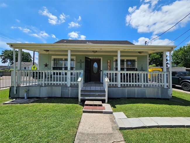 Building Photo - 6940 Hemlock St Rental