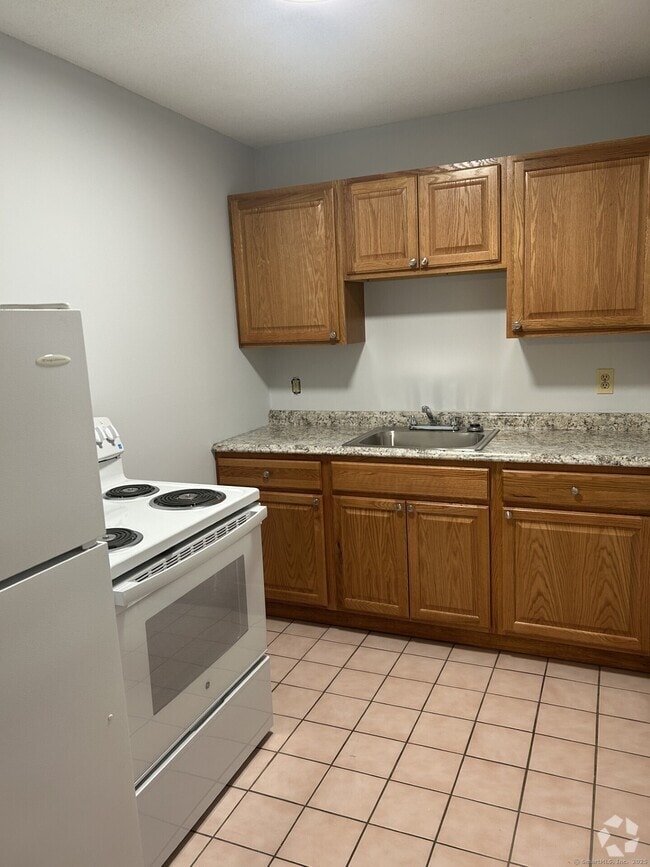 Building Photo - 46 N Cherry St Rental