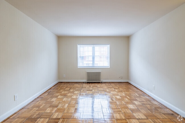 2BR, 1BA - 960SF - Living Room - Belvedere Apartments