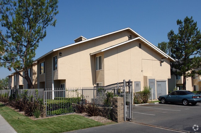 Photo - Linden Manor